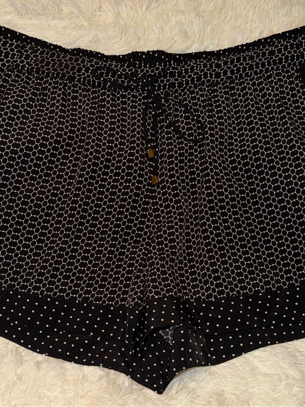 Jennifer Lopez Black & White Geometric Print Women’s Shorts